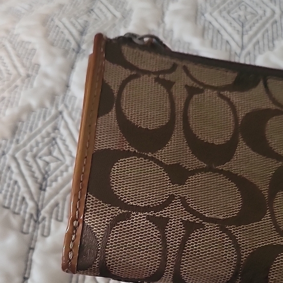 Coach Signature Canvas Wallet - Picture 5 of 12